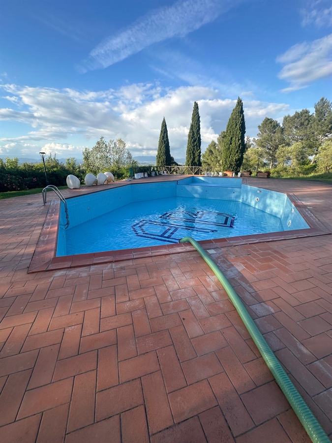 Servizi Specializzati nei Centri Storici e Riempimento Piscine - Autospurghi La Perla
